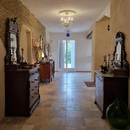 Aux Roses De Cedres Savane Bed & Breakfast