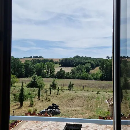 Aux Roses De Cedres Savane Bed & Breakfast Salvagnac