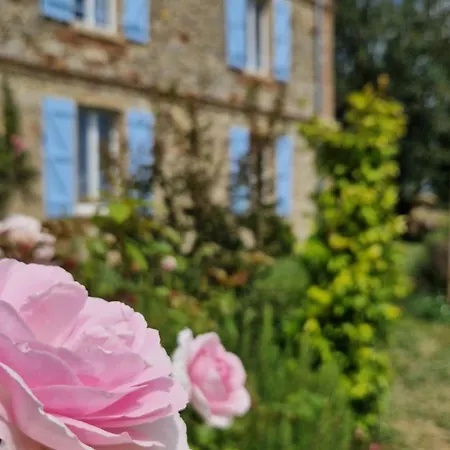 Aux Roses De Cedres Savane Bed & Breakfast Salvagnac